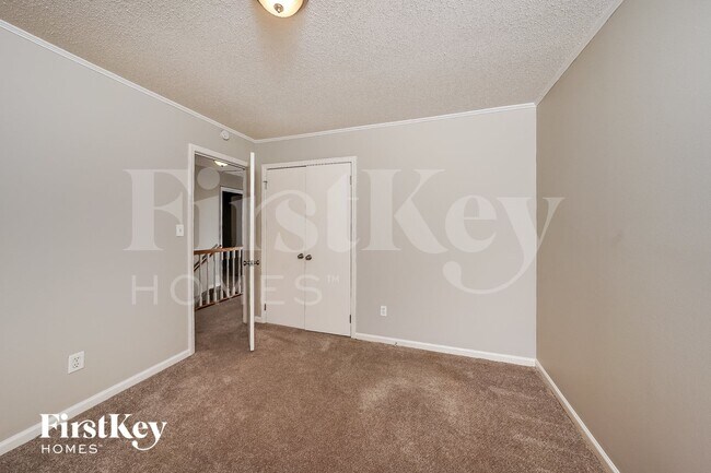 Building Photo - 1731 Tudor Dr