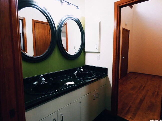 Building Photo - 3623 Green Spring