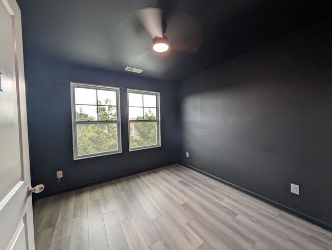 Building Photo - Modern Corner Lot Townhome located in the Ivy Ridge Community in South Carolina !