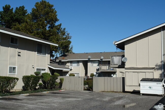 Building Photo - Garden Court Apartments
