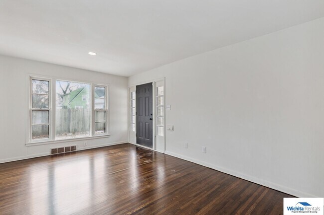 Building Photo - 742-744 S. Broadview