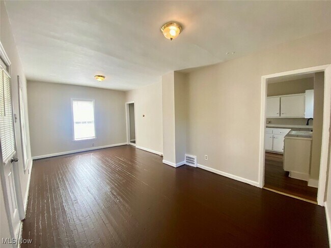 Building Photo - 328 Lease St