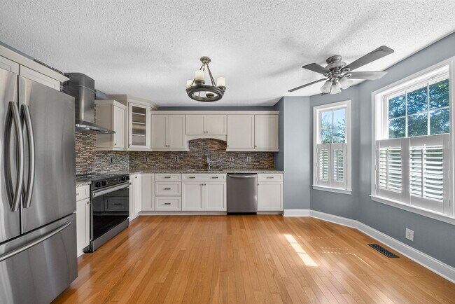 Building Photo - 944 Sable Dr