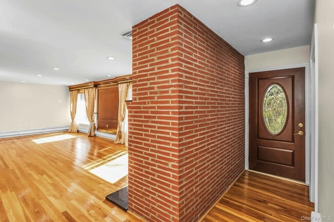 Building Photo - 260 Oak Ridge Ln