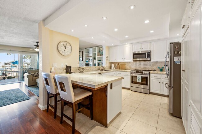 Building Photo - Single Level Condo on the Bay