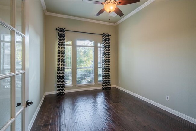 Building Photo - 307 Elderberry Rd