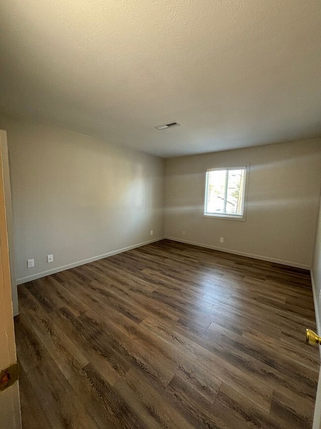 Building Photo - 1404 Toole Ave