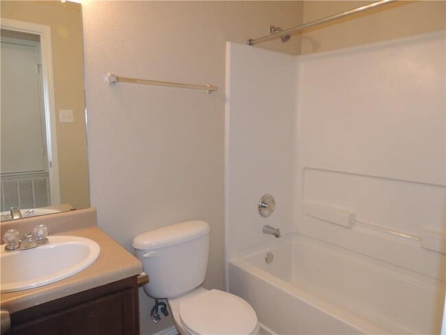 Building Photo - 315 Feathergrass Dr
