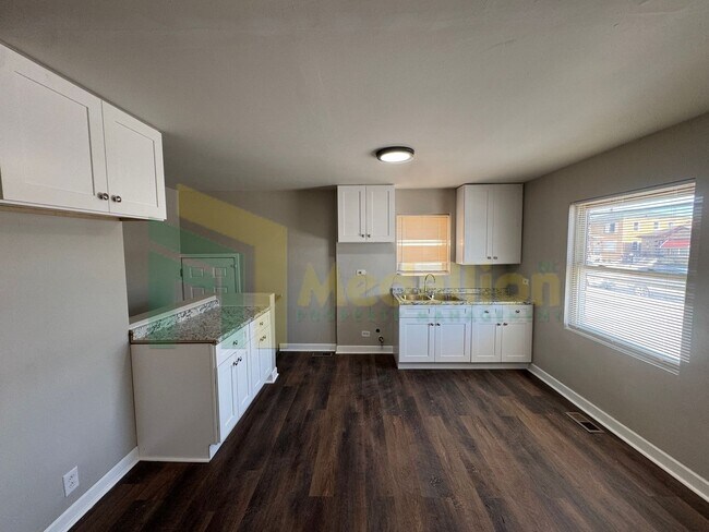 Building Photo - 9648 S Yale Ave