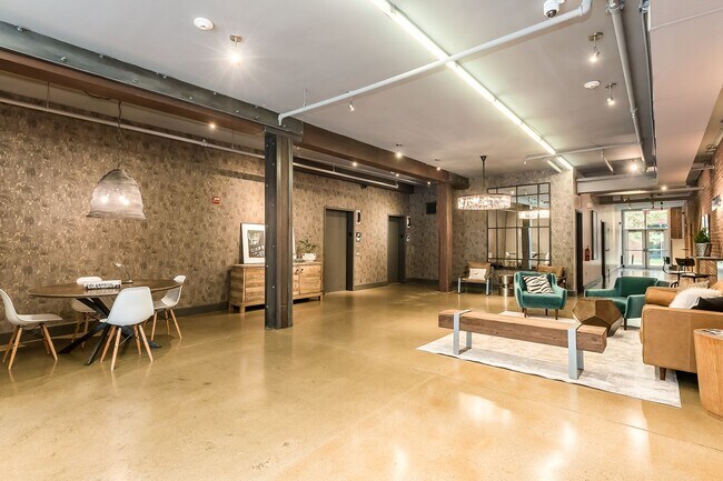 Building Photo - 400 W Nationwide Blvd
