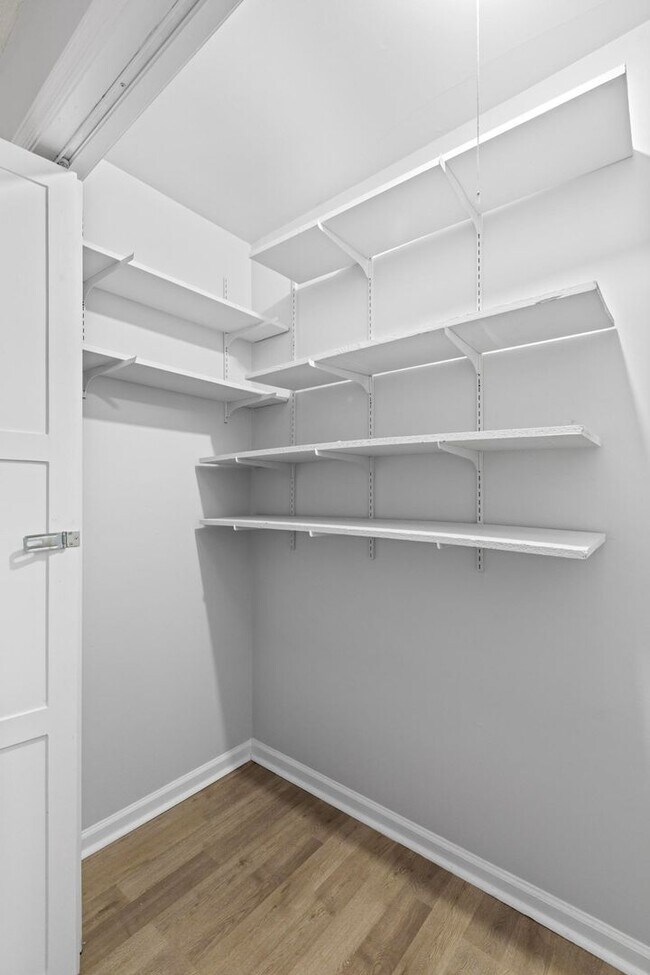 Building Photo - Charming 3 bedroom Available Now