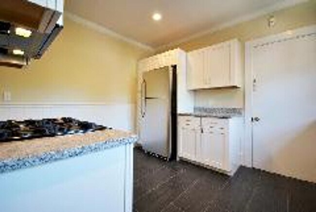 Building Photo - AVAILABLE SEPTEMBER 1ST - Huge, Beautiful, Fully Renovated Brighton / Oak Sq 4 Bed/2 bath.  NO BR...