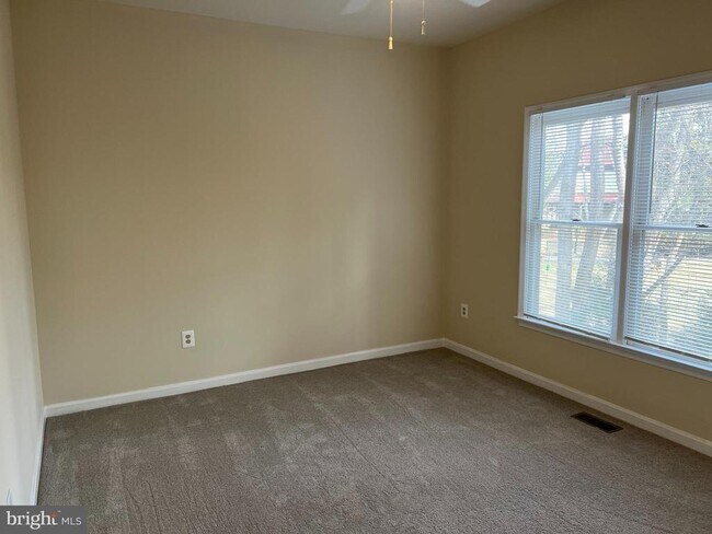 Building Photo - 9425 Spruce Tree Cir