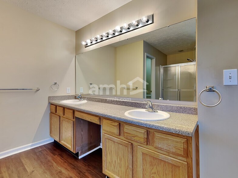 Building Photo - 6739 Shanghai Cir