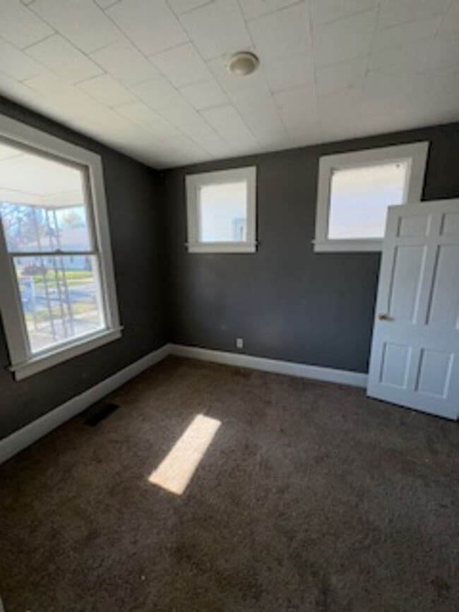 Building Photo - 658 E Louisiana St