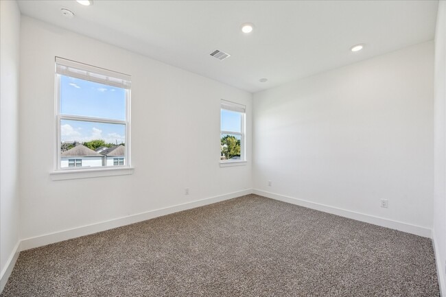 Building Photo - 4854 Brinkman St