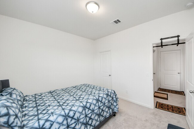 Building Photo - 4830 Highland Spgs Dr