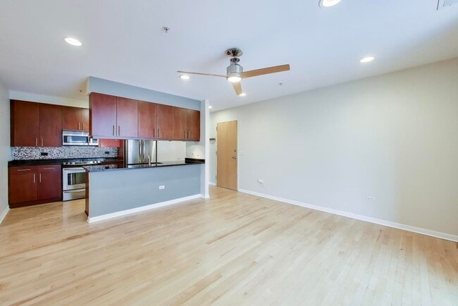 Building Photo - 1720 Oak Ave