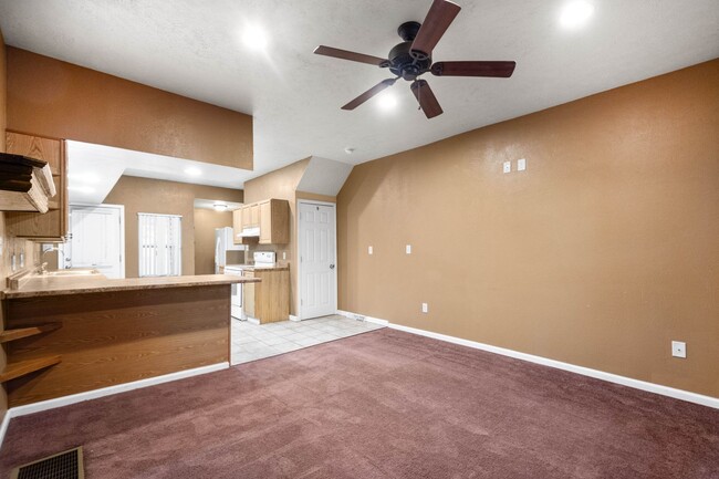Building Photo - Cozy 1 Bedroom in McKeesport available May...