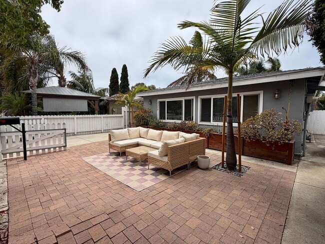 Building Photo - Classic Carlsbad Beach Bungalow