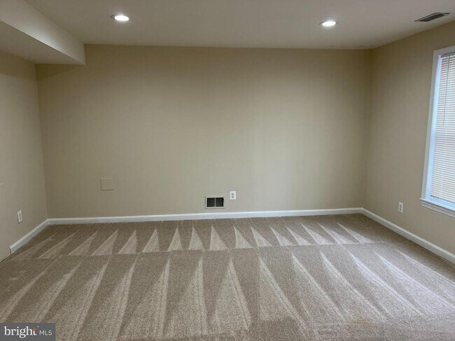 Building Photo - 9425 Spruce Tree Cir