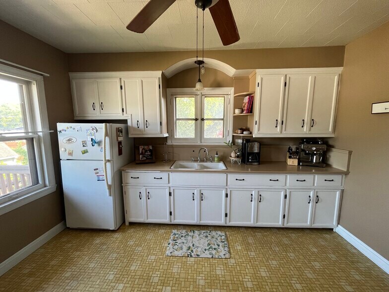 Kitchen - 3508 S Pine Ave