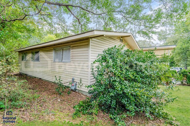 Building Photo - Cozy Comfort Meets Classic Charm in Killough Springs!