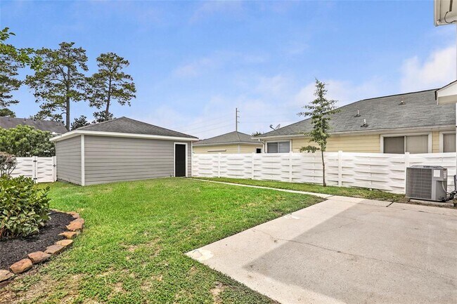 Building Photo - 18631 Atasca Oaks Dr