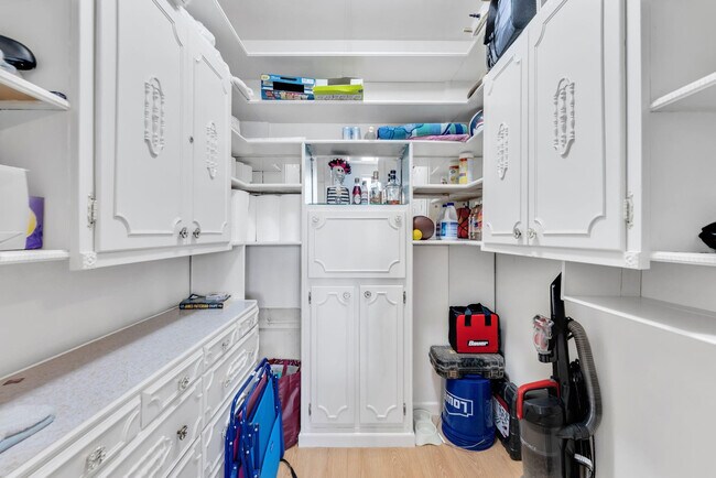 Building Photo - 1821 NE 62nd St