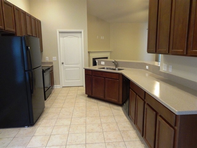 Building Photo - 515 Crossland Dr