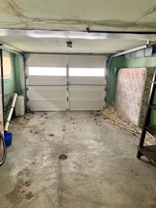 Building Photo - 3 bed/1 bath home near Upland Brewery avai...