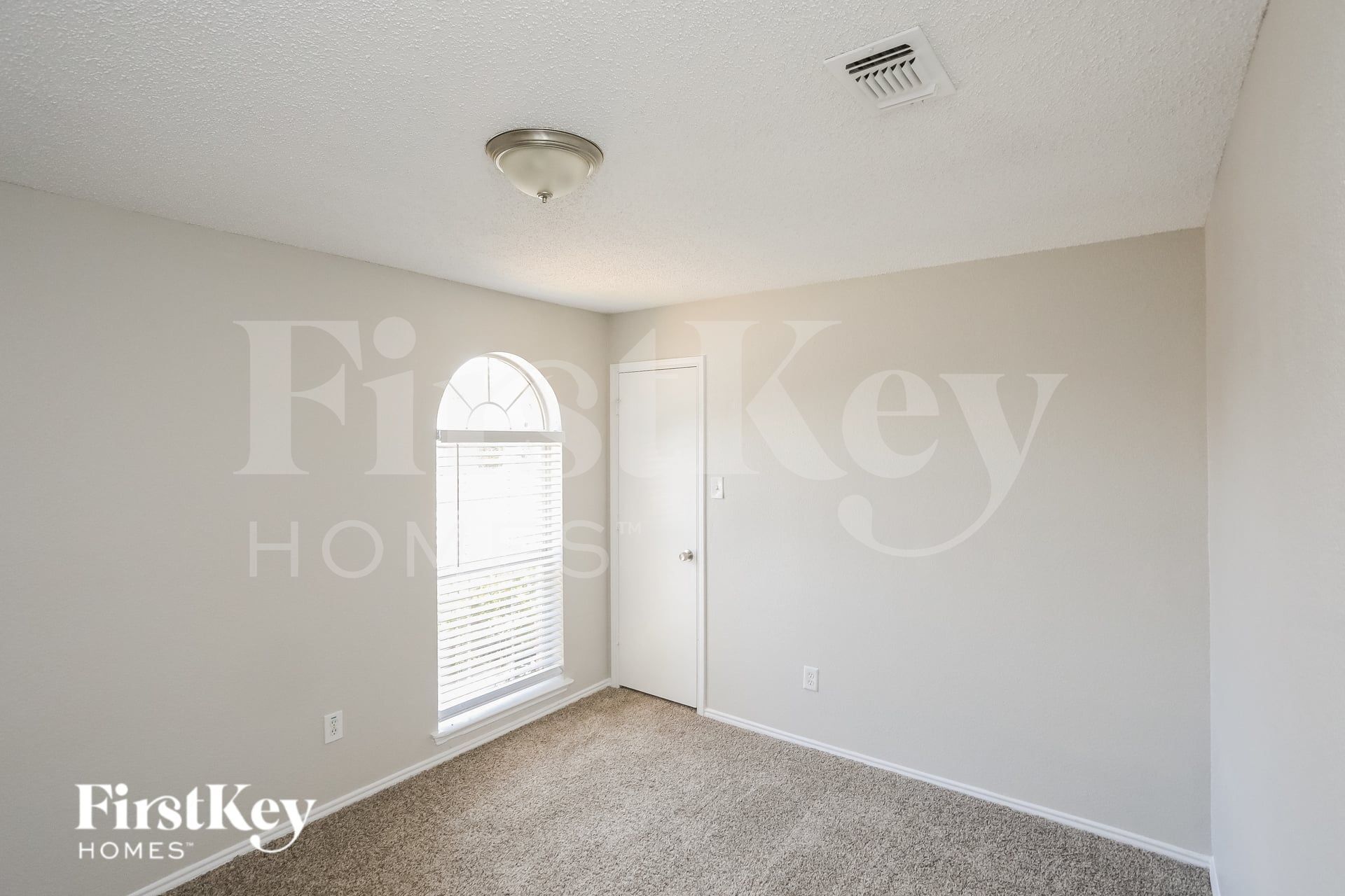 Building Photo - 2505 Hidden Springs Dr