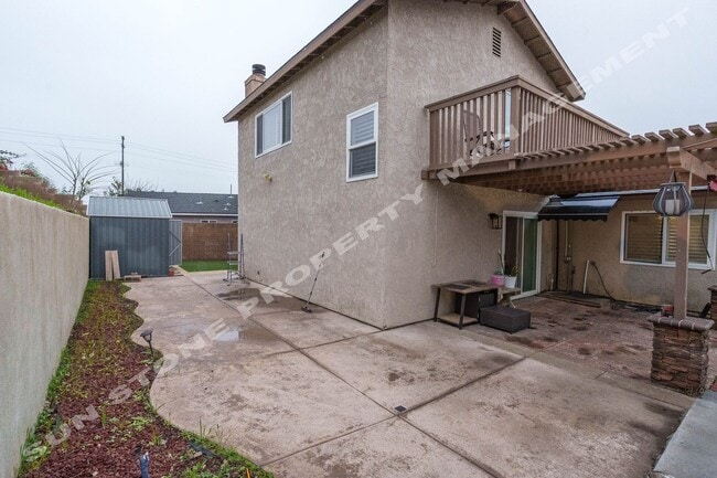 Building Photo - Luxury 4 Bed 3 bath