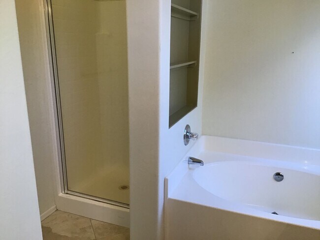 Building Photo - 3Bd/2ba Nice, clean in Rancho Vistoso, 3 Car Garage, Oro Valley