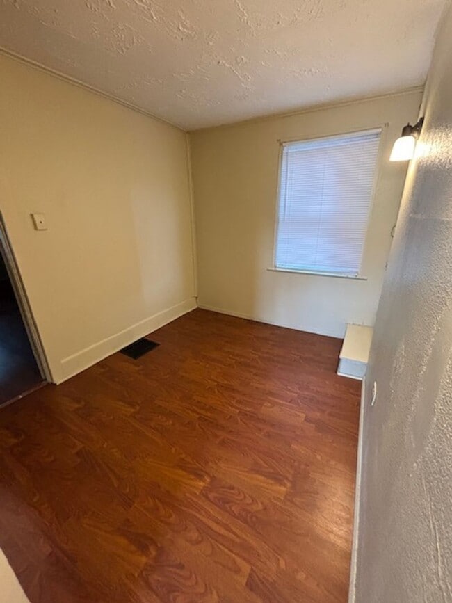 Building Photo - Single Family