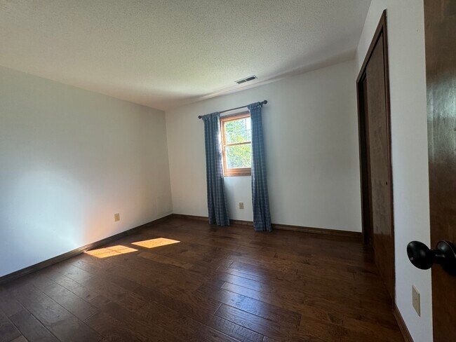 Building Photo - 8813 Beacon Woods Pl