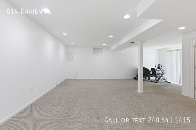 Building Photo - 814 Darien Pl