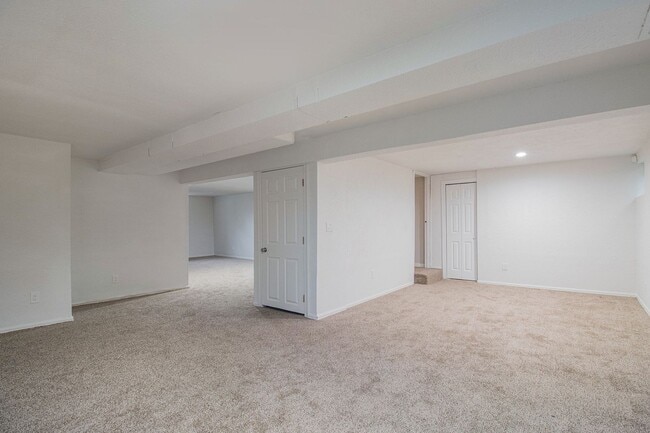 Building Photo - Stunning Greenwood Village Remodel!