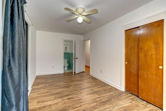 Building Photo - 1045 Riverview Dr