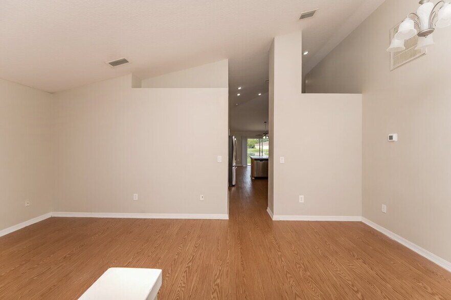 Building Photo - 30823 Birdhouse Dr