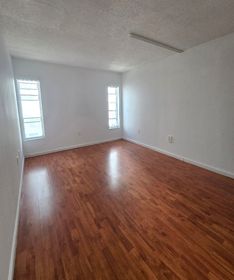 Building Photo - 609 Euclid Ave