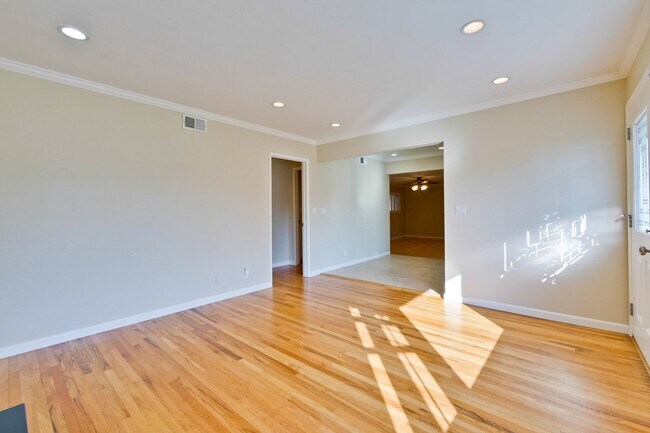 Building Photo - Stylish San Jose Home and Private Yard