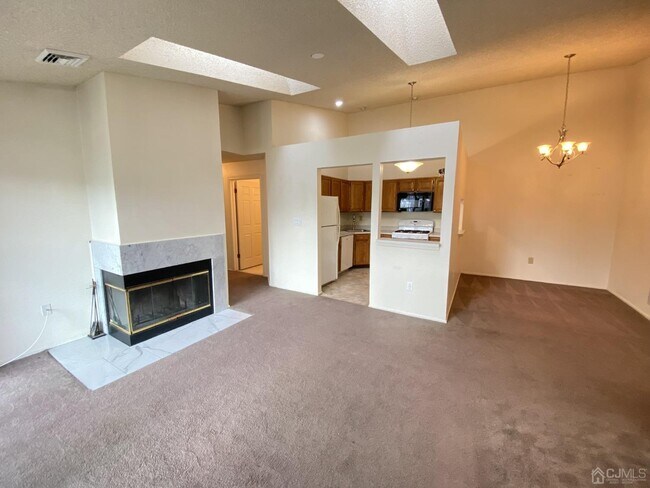 Building Photo - 31 Dartmouth Way