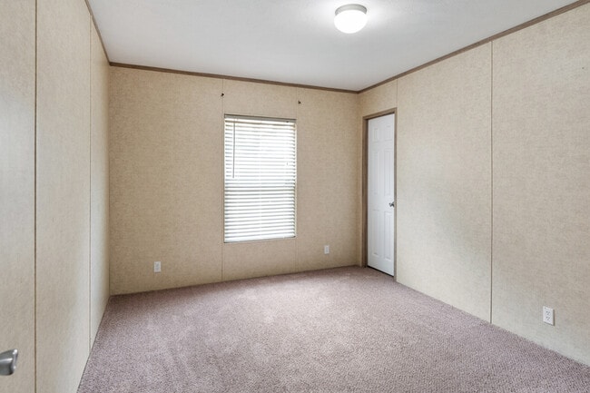 Building Photo - 204 Wild Flower Dr