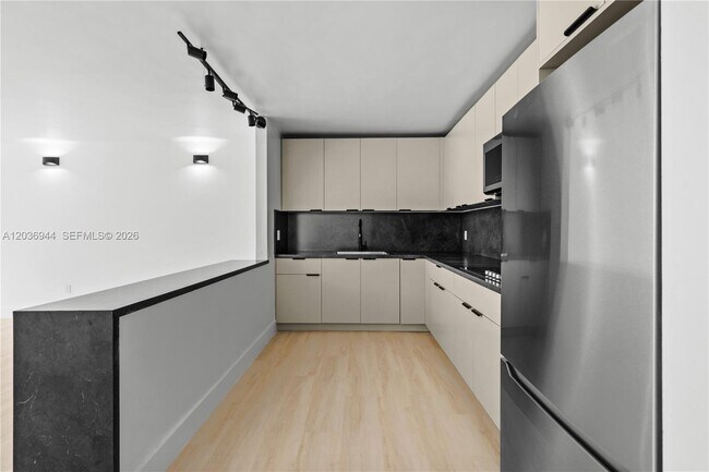 Building Photo - 14840 Naranja Lakes Blvd