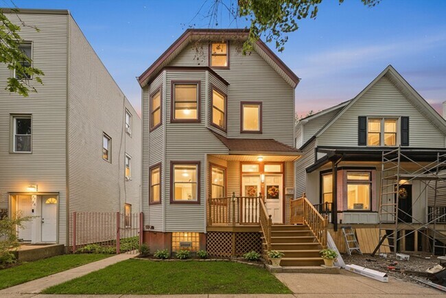 Building Photo - 3730 N Troy St