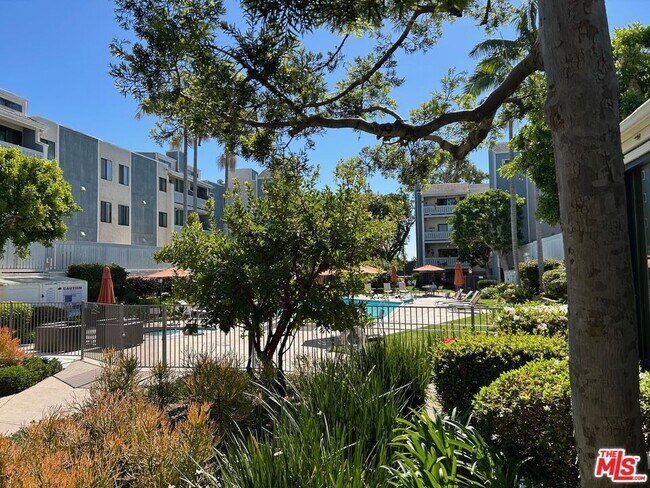 Building Photo - 8162 Manitoba St