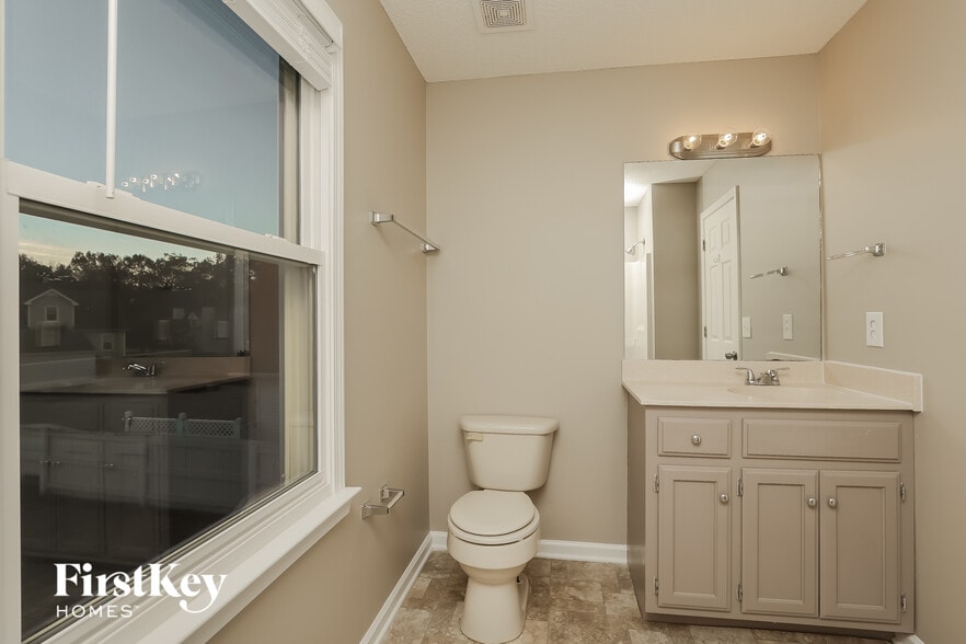 Building Photo - 161 Shady Maple Dr