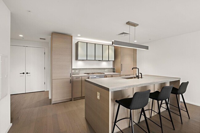 Building Photo - 1425 Hudson St