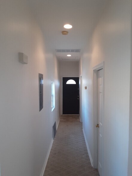 Main Hallway - 2020 Fairfield Ave